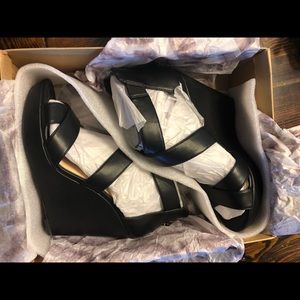 Jessica Simpson black wedges